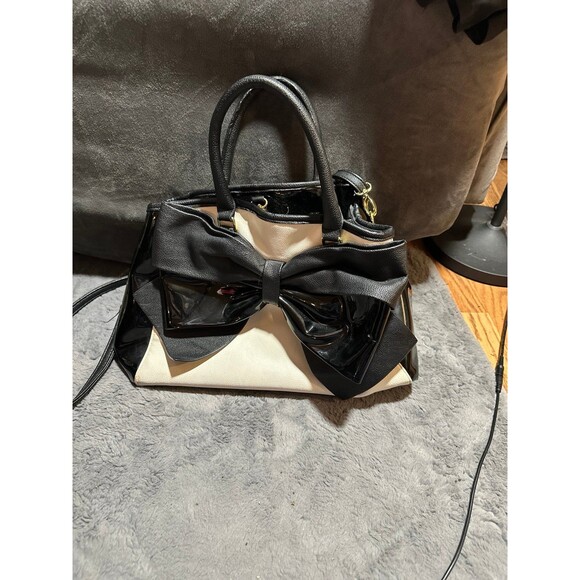 Betsey Johnson Handbags - Betsey Johnson Bow Purse